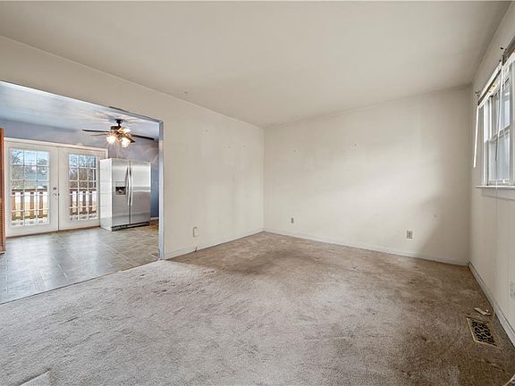 5th image of 4222 Banton St