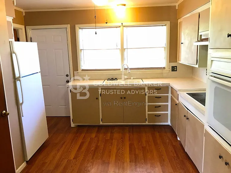 2305 46th St — Photo 9
