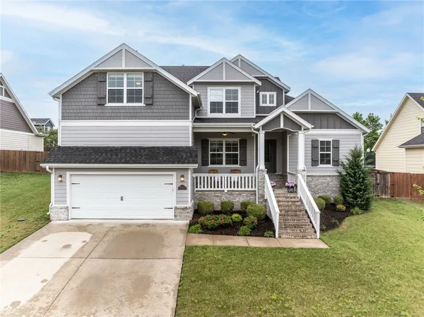 1004 Chancery Ln, Cave Springs, AR 72718