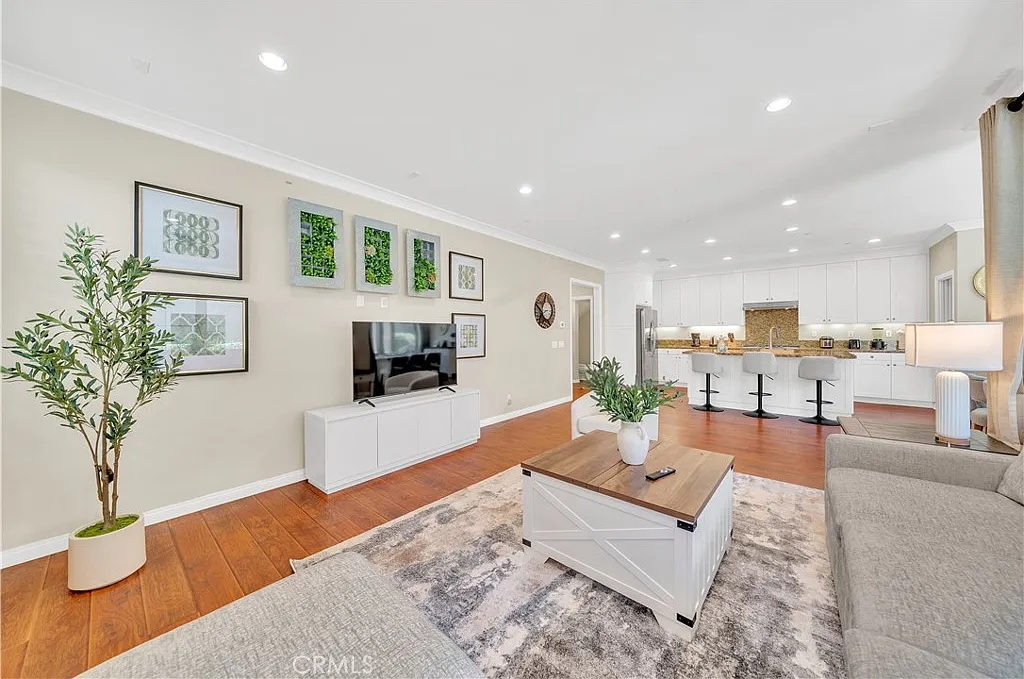 3 bed, 2.5 bath, 2073 sqft, $6,000 — Photo 4