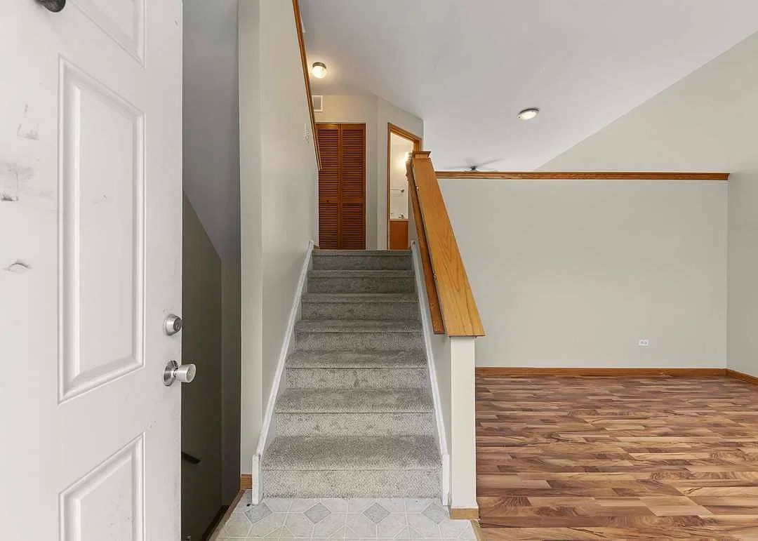 2 bed, 2.5 bath, 1360 sqft, $2,550 — Photo 3