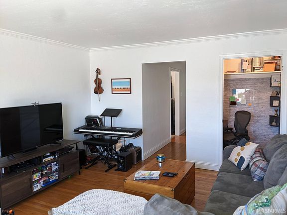 5th image of 443 N San Anselmo Ave