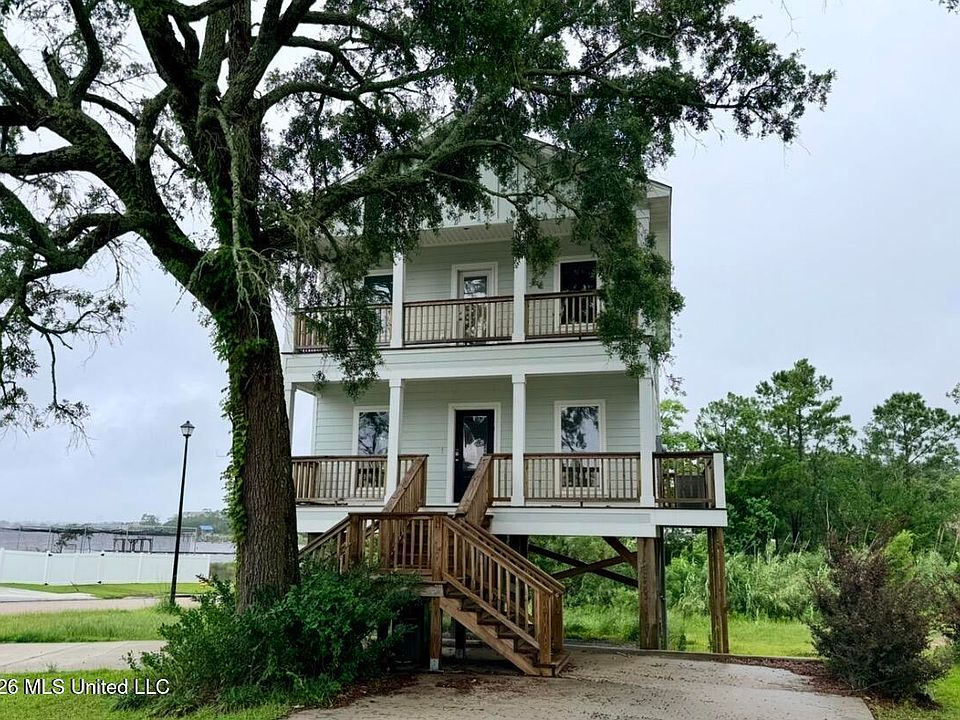 1st image of 759 Bay Breeze Dr