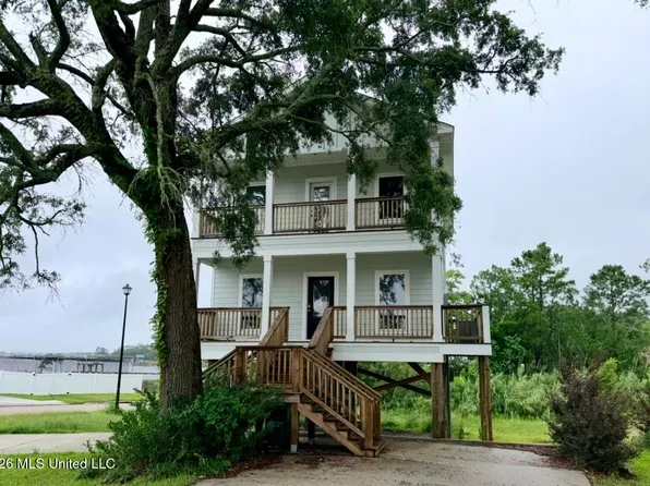 759 Bay Breeze Dr, Biloxi, MS 39532