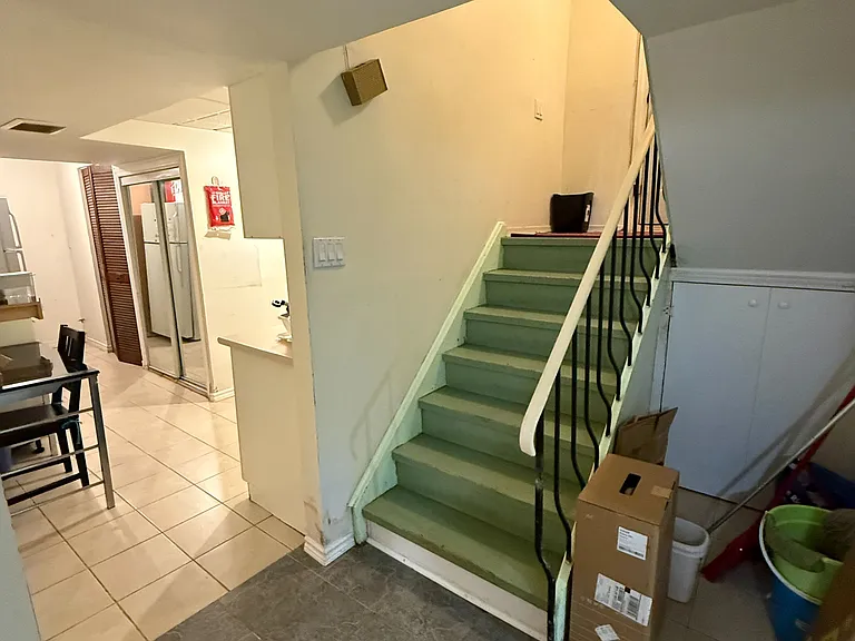 140 Sexton Cres #3 — Photo 6