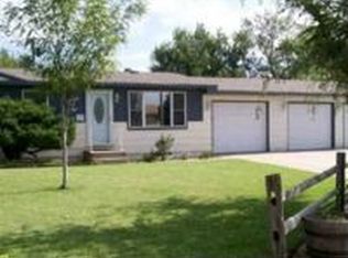 701 Meadowview Dr, Garden City, KS 67846
