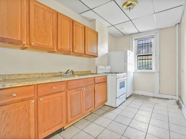 610 Ashford Street image 16 of 32