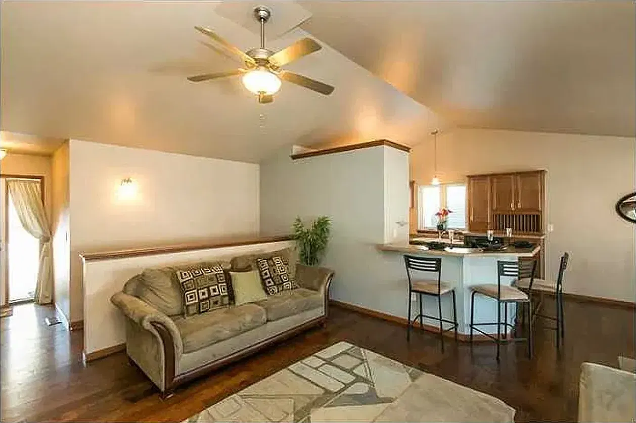 $2,500 | 5 Bedrooms 2 Bath | Deck | Finished basement | Fenced Yard — Photo 3