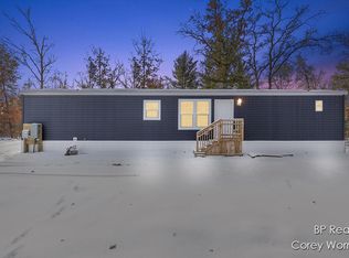 5017 S Sunray Ct, Idlewild, MI 49642