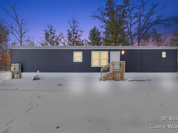 5017 S Sunray Ct, Idlewild, MI 49642