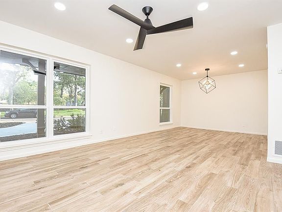 4th image of 1010 Woodchurch Ln