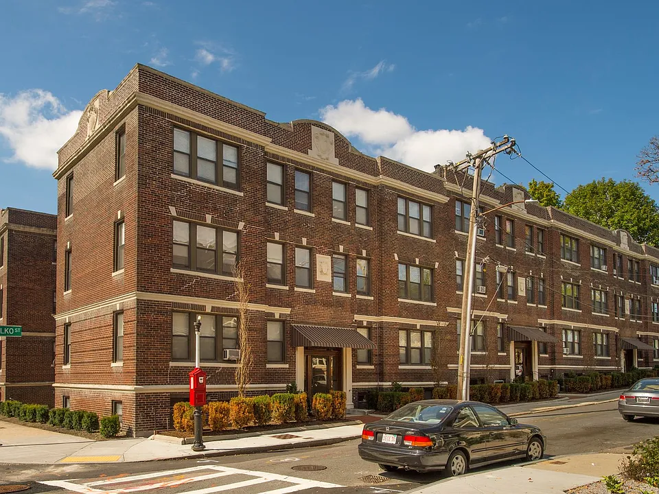 12 Elko St #3L