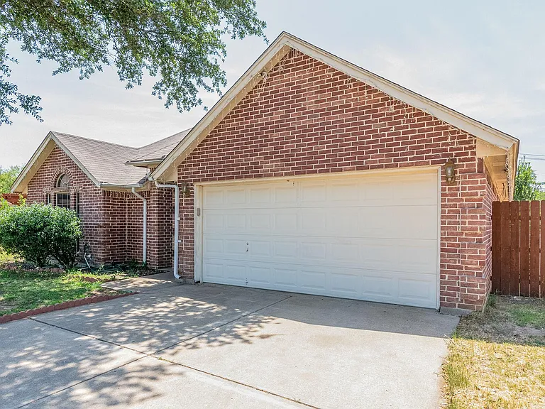 7704 Chandler Ct — Photo 3
