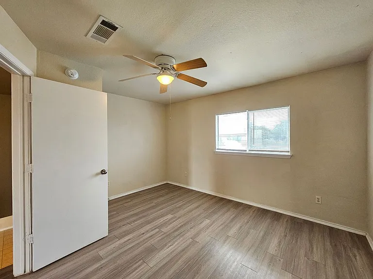 2201 Dennis St — Photo 11