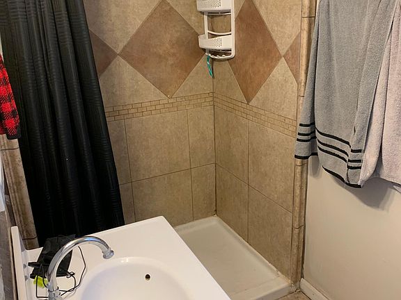 2nd image of 600 Evergreen St #1