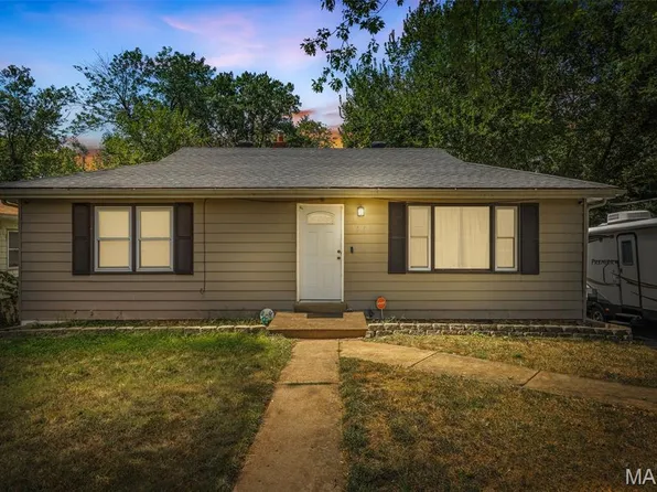 339 Wedge Dr, Saint Louis, MO 63135