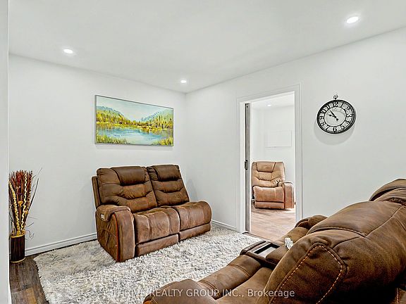 4th image of 583 Mornington Ave #605
