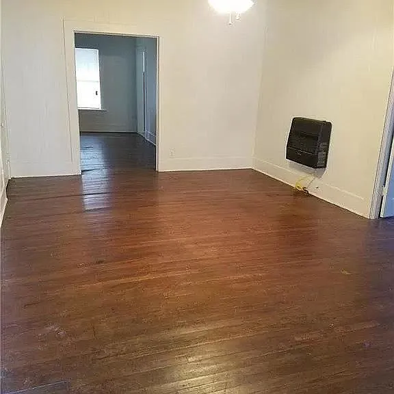 919.5 N Austin St — Photo 2