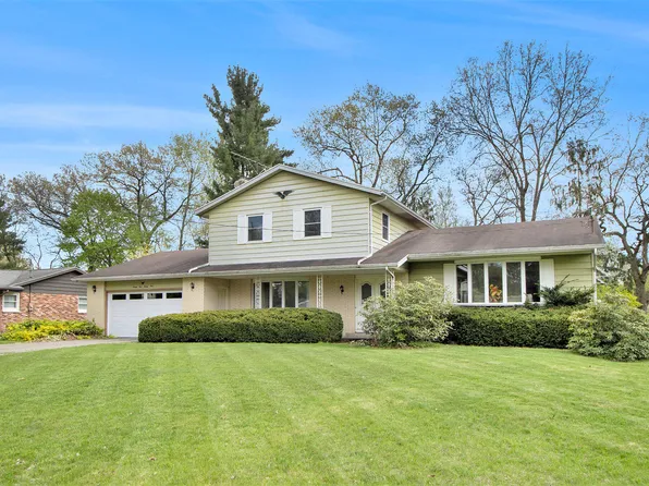 2121 Ridgefield Rd, Portage, MI 49024