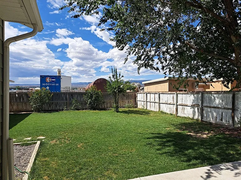 2859 Hill Ave — Photo 14