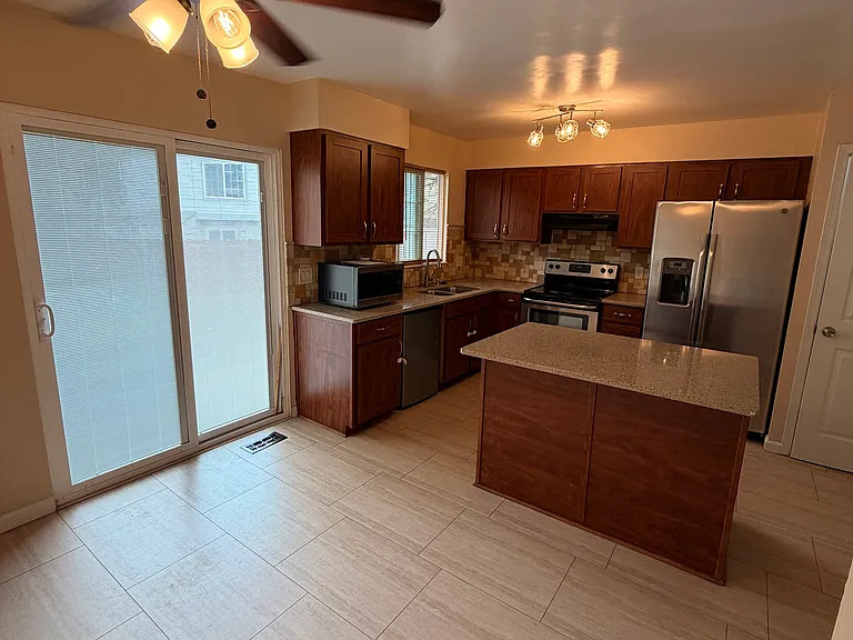 1609 S Ivory Cir #B — Photo 5