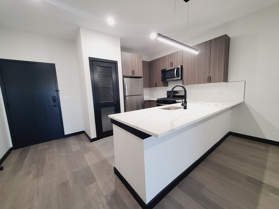 1st image of 131 Mallory Ave #306