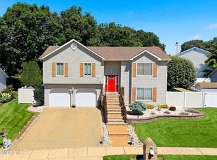 34 Bronia St, Howell, NJ 07731
