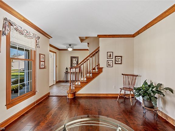 5th image of 663 Sandra Dr