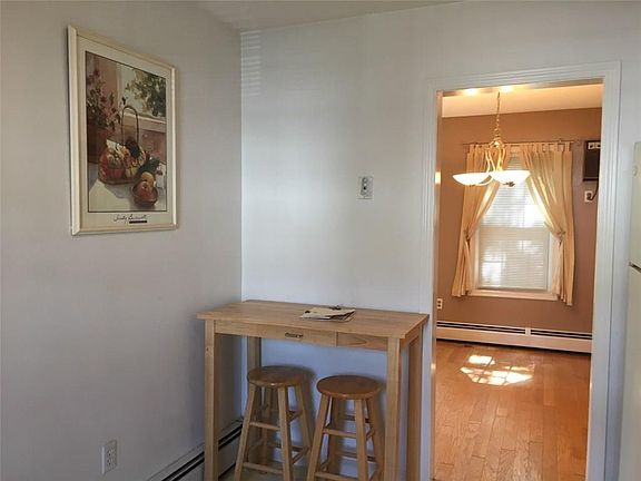 5th image of 565 Quaker Ln APT 60