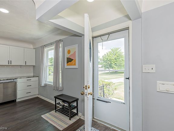3rd image of 4932 S Sedgewick Rd