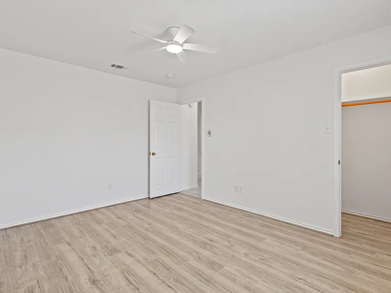 1011 Waterview Dr — Photo 15