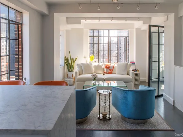 320 E 42nd Street #2218, New York (Manhattan), NY 10017