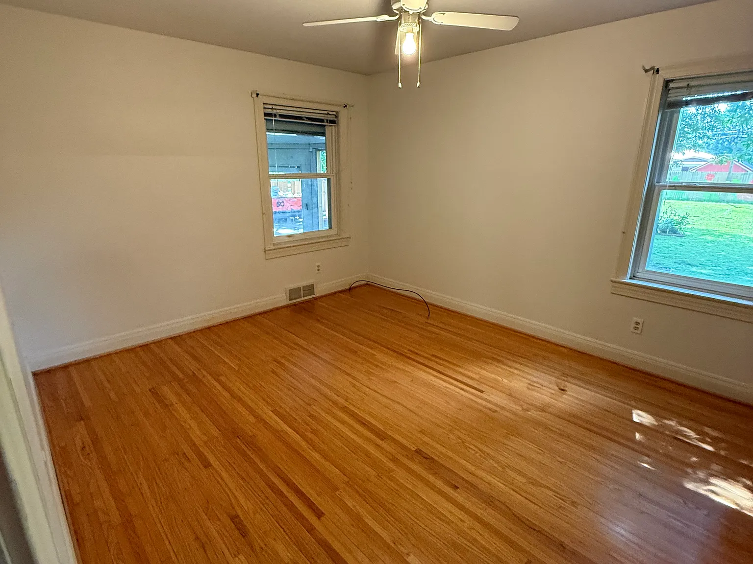 3 bed, 1890 sqft, $2,350 — Photo 2