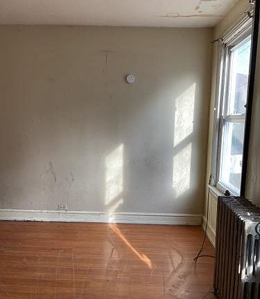 4th image of 733 Mulberry St