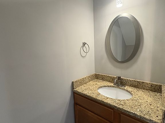 3rd image of 1460 Deer Lake Cir