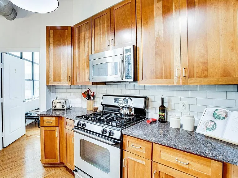 2020 12th St NW #Penthouse 10 — Photo 9