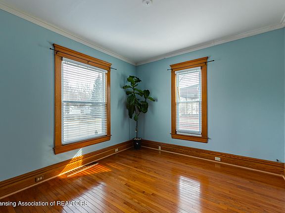 5th image of 329 W Oakland Ave