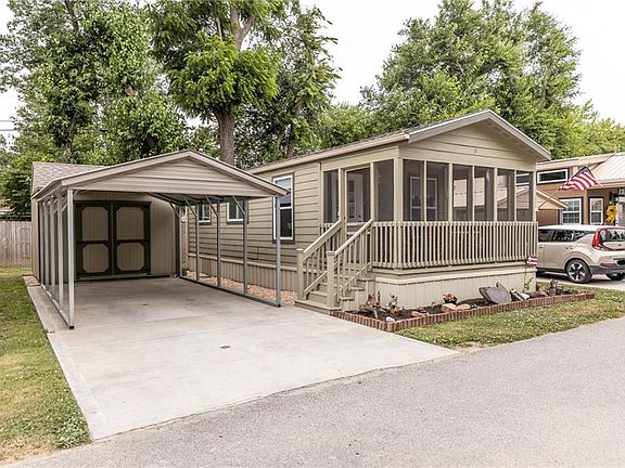 3rd image of 1014 W Olive St Lot 6