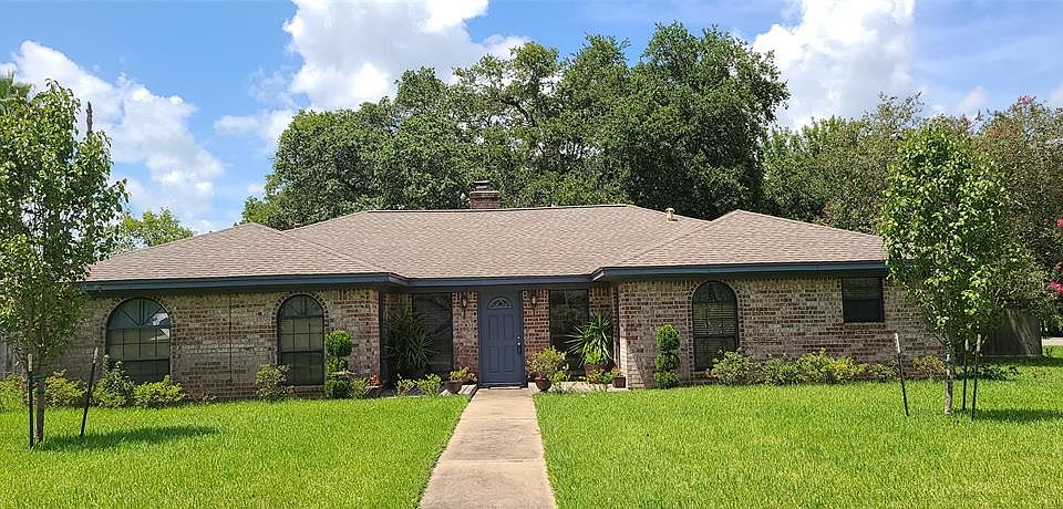 Welcome to 57 Fulton Drive N in Alvin! Wonderful Brick Home! New Roof! Nicely Landscaped!