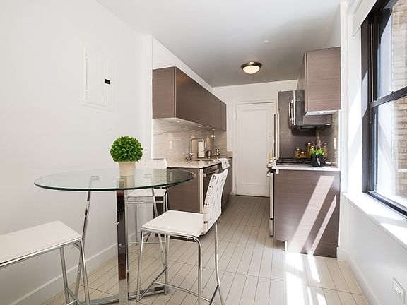 5th image of 400 E 58th St APT 6F