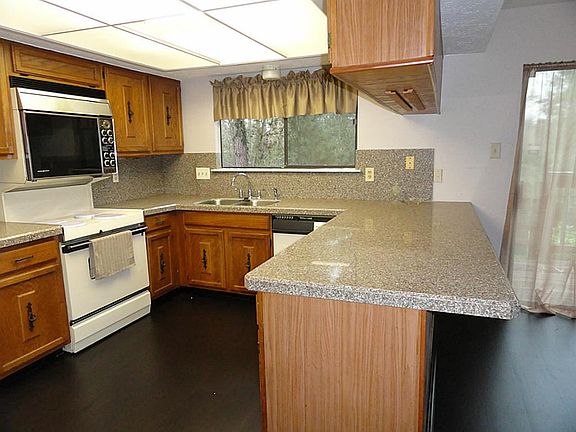 5th image of 2922 Silver Falls Dr