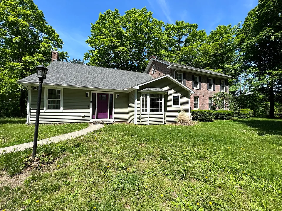 4 Lawrence Plain Rd #1