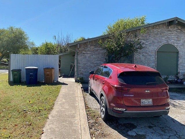 1st image of 609 Flournoy Dr #A