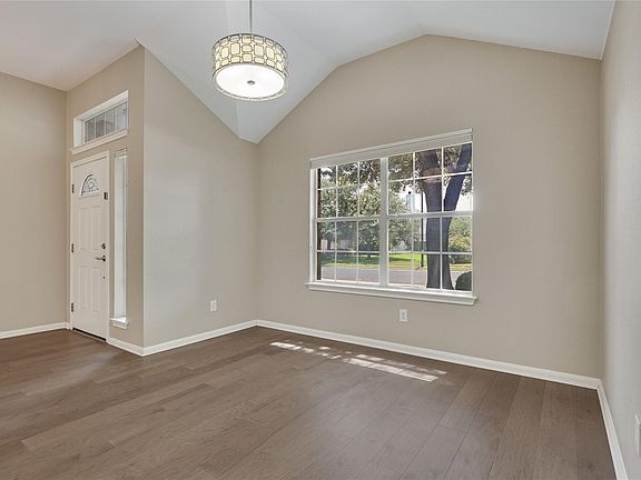 5th image of 328 Hidden Brook Ln