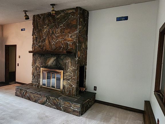 2nd image of 625 1/2 5th St SE