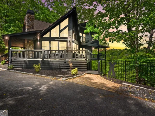 305 Skybound Rd, Blue Ridge, GA 30513