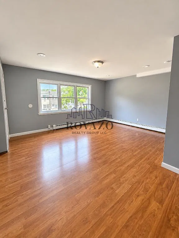 3 bed, 1.0 bath, $2,150 — Photo 3