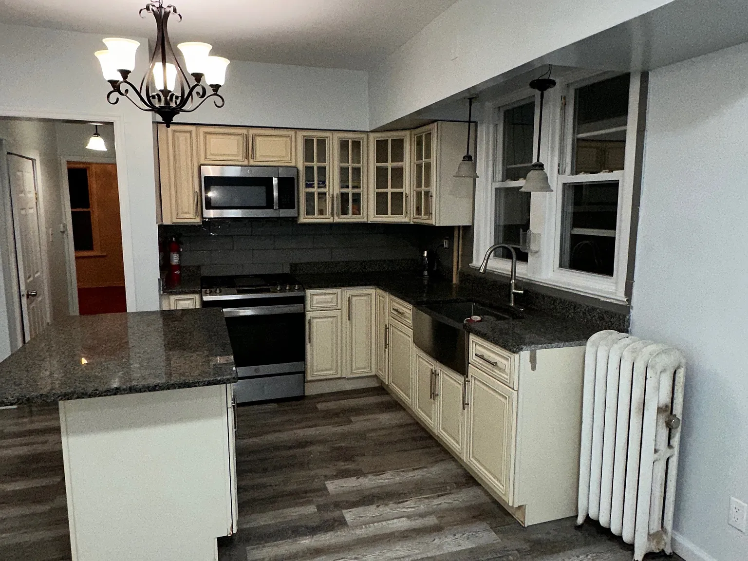 3 bed, 2000 sqft, $2,350 — Photo 2