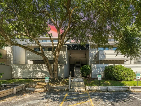 403 Greenmeadow Dr, Goose Creek, SC 29445