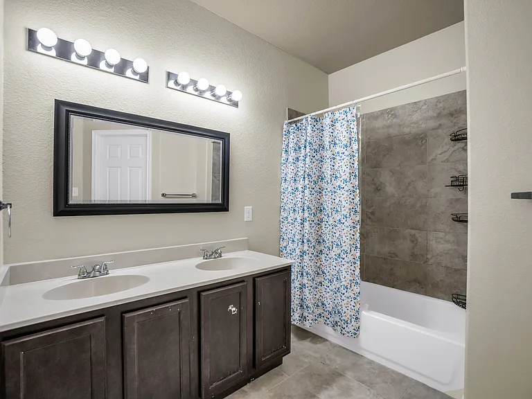 2049 Meadow View Dr — Photo 22